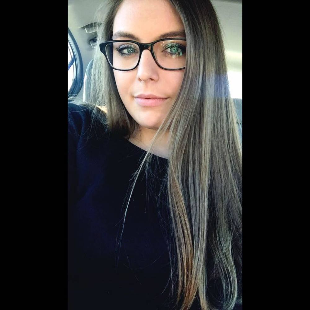 Meet your Posher, Courtney